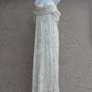 Classic dress. Stunning full length. Ivory.